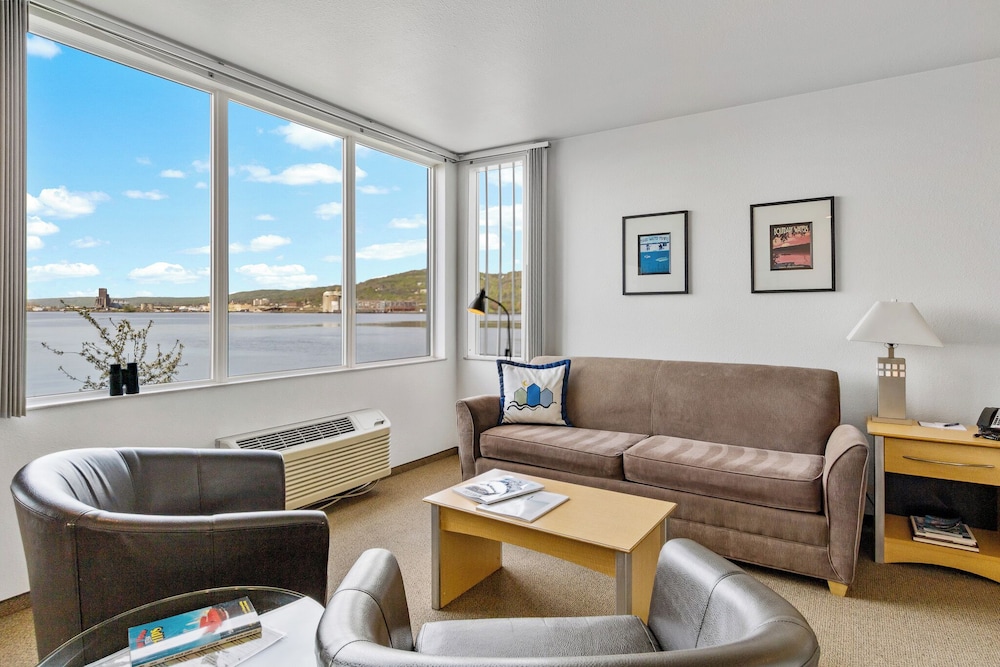 South Pier Inn 25/50
