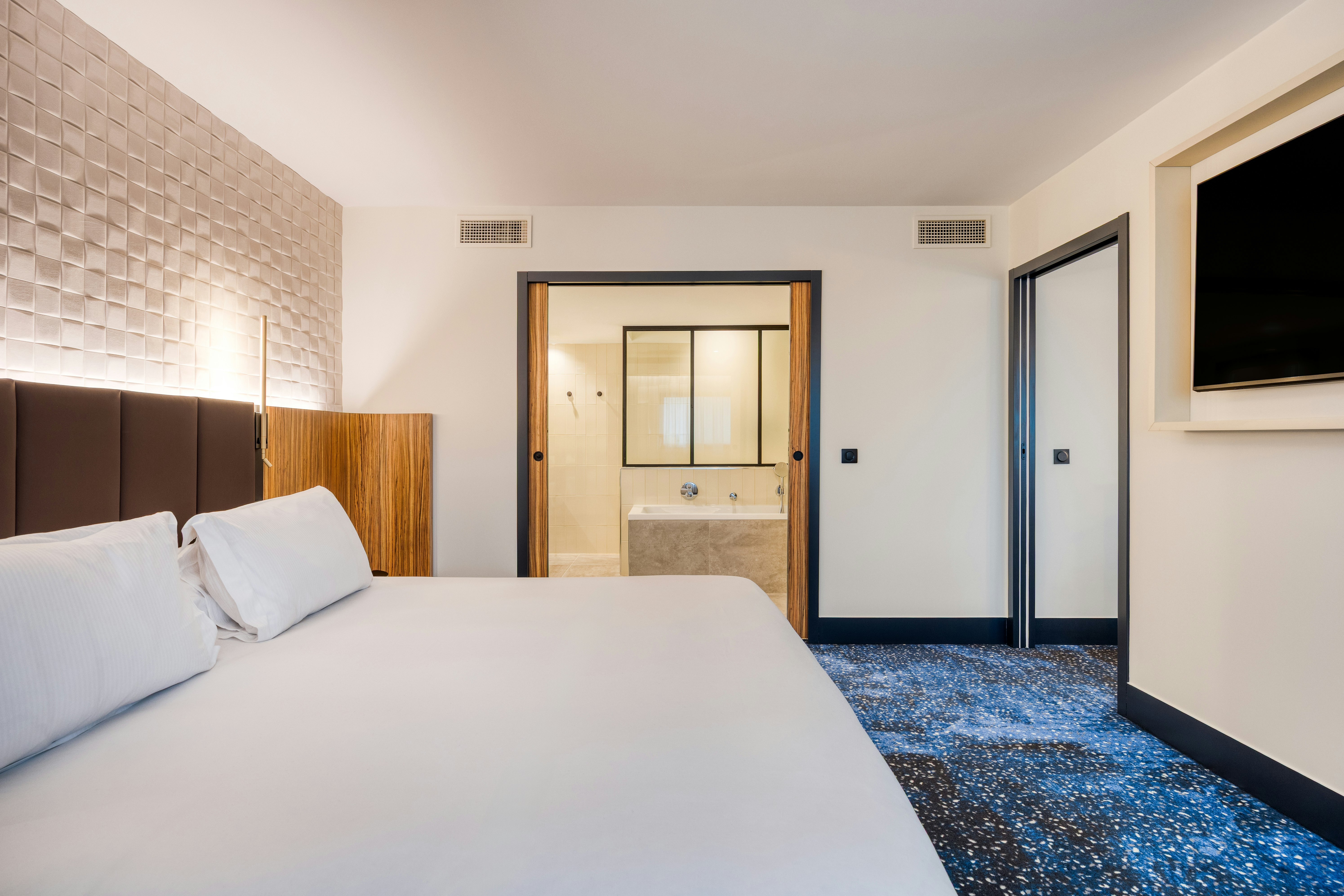 JUNIOR SUITE, KING BED