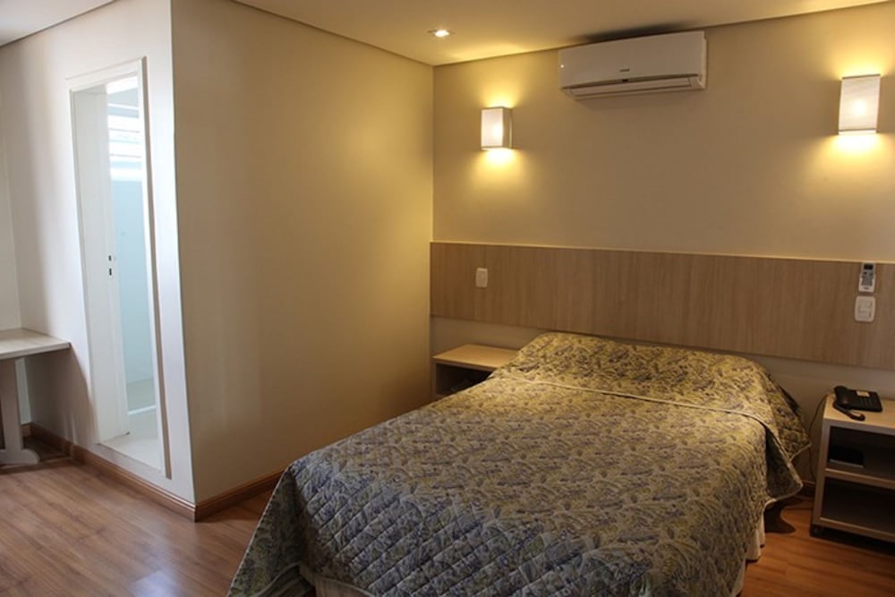 Golden Hotel 32/40