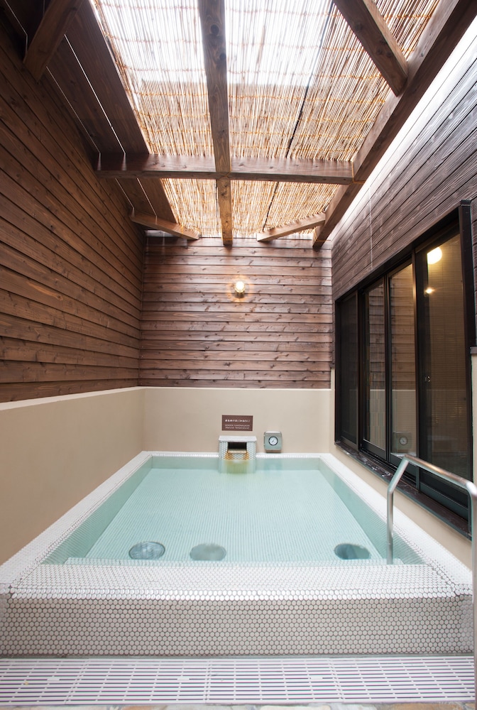 swimming pool spa