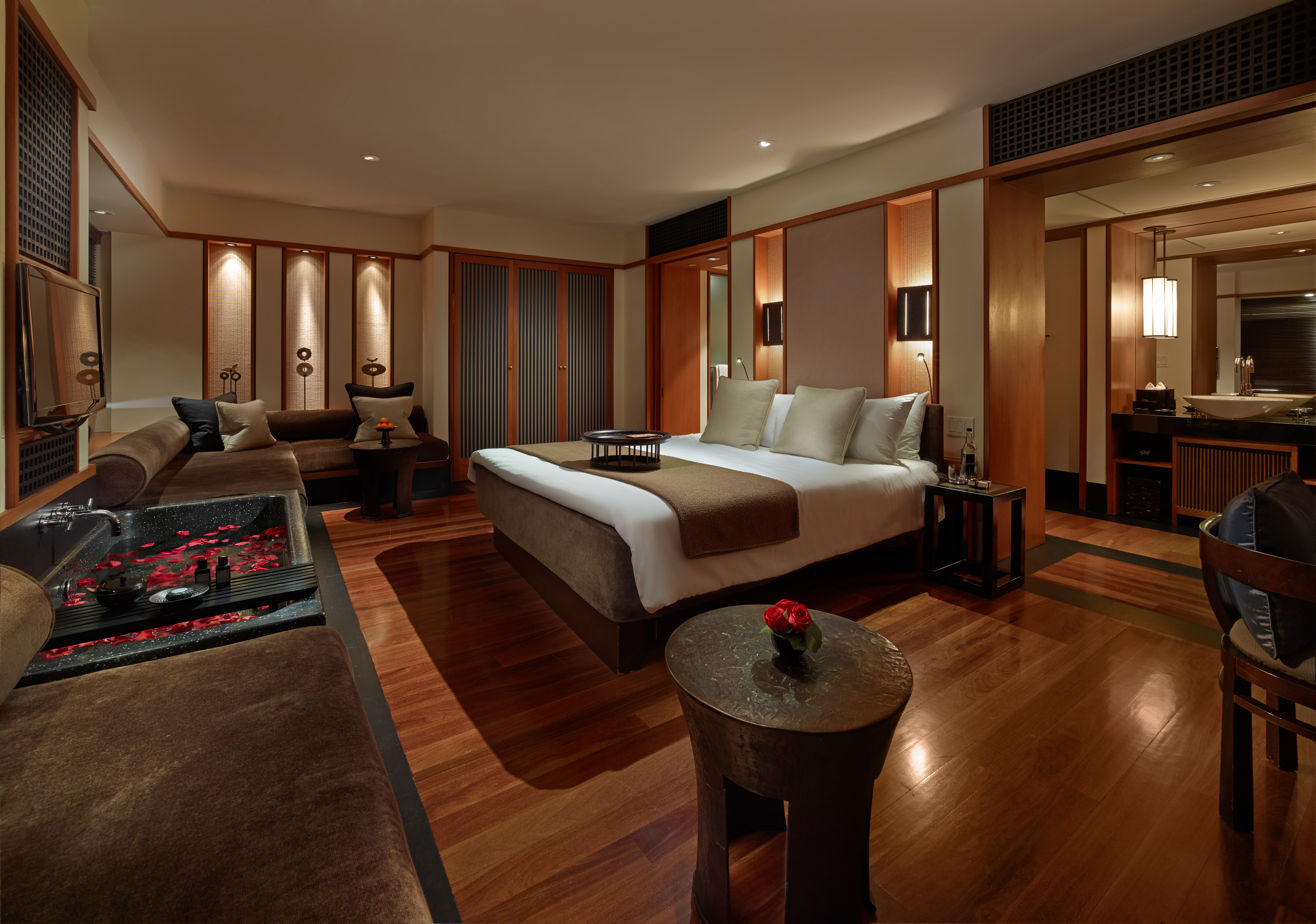 STUDIO, SUITE, CITY VIEW