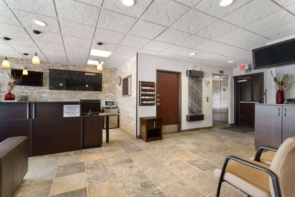 Super 8 By Wyndham Saskatoon Near Downtown 3/46