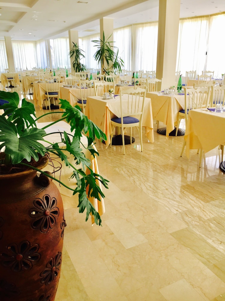 Hotel De Amicis 37/53