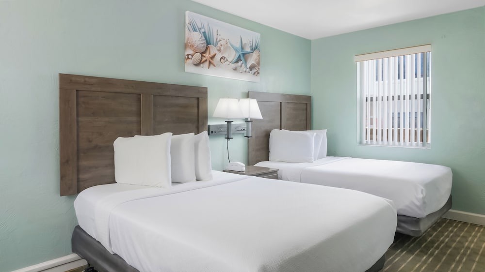 Ocean Court Beachfront Hotel 10/21