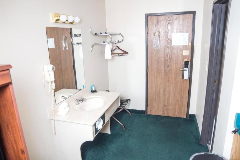 Americas Best Value Inn St. Louis South 28/37