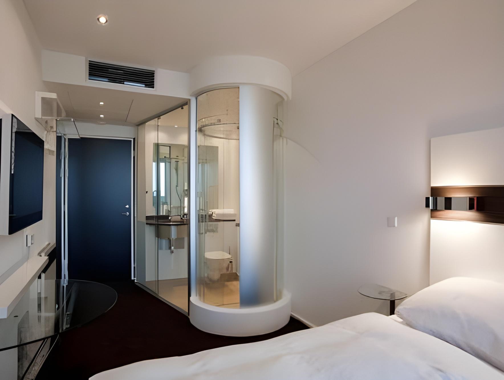 Sky, Queen Bed
