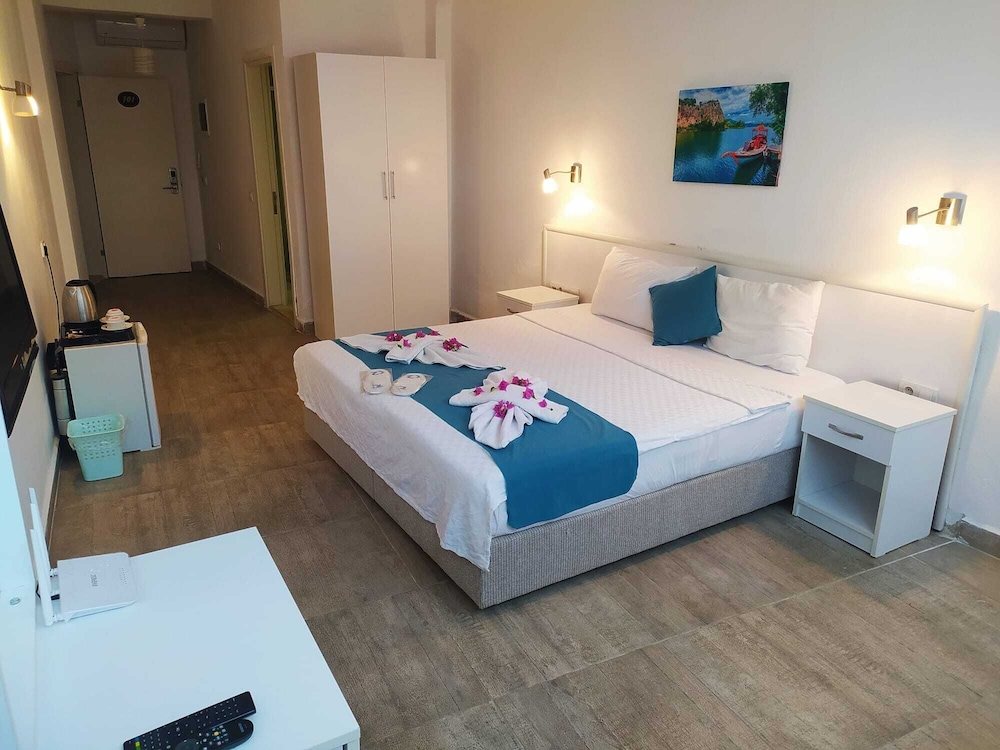 SEMI BASEMENT, ECONOMY, NO BALCONY