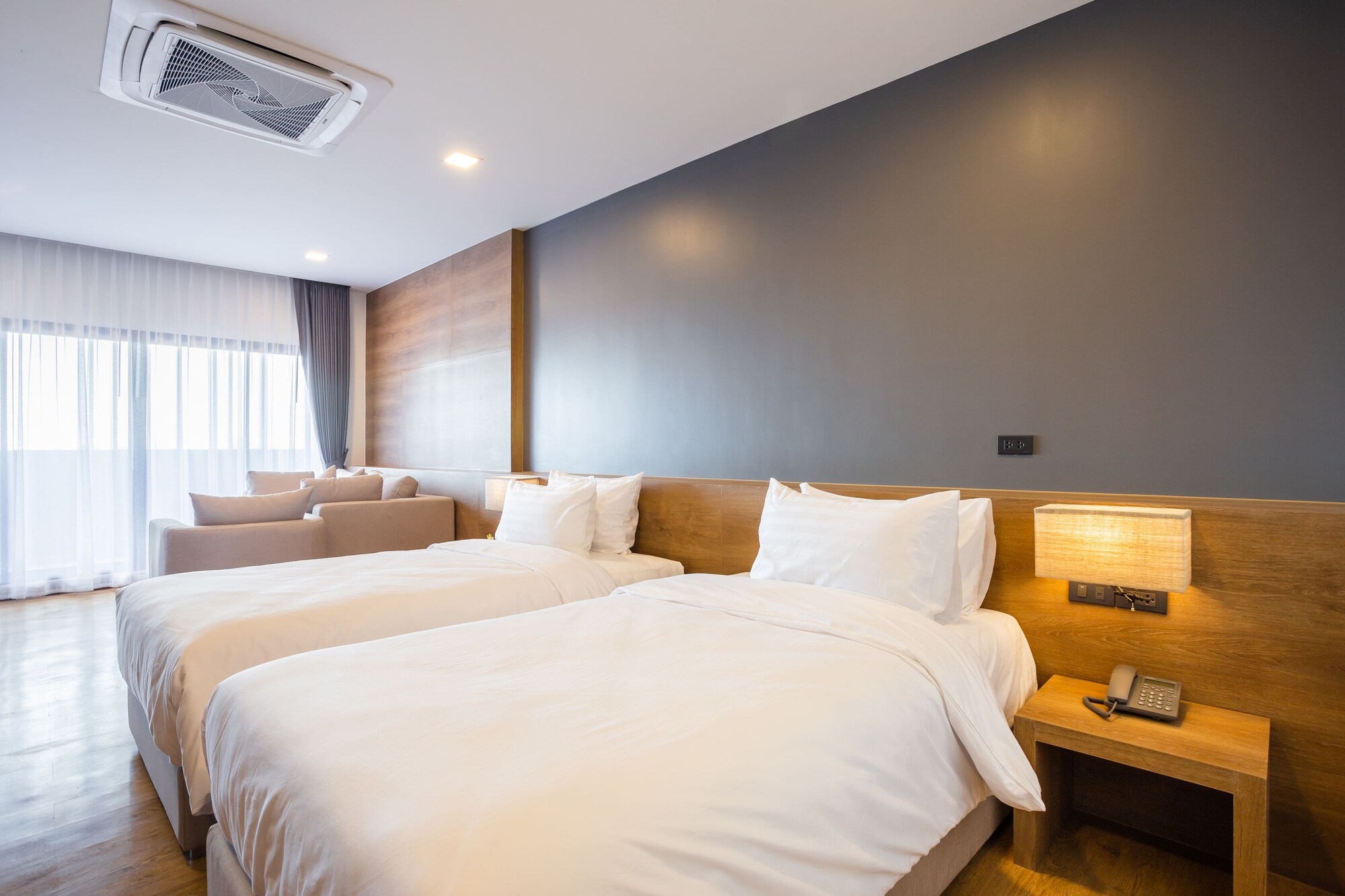 EXECUTIVE, KING BED, BALCONY