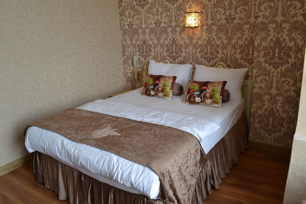 Kaftan Hotel 14/75