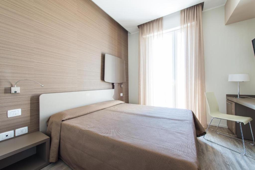 Hotel 2000 8/35