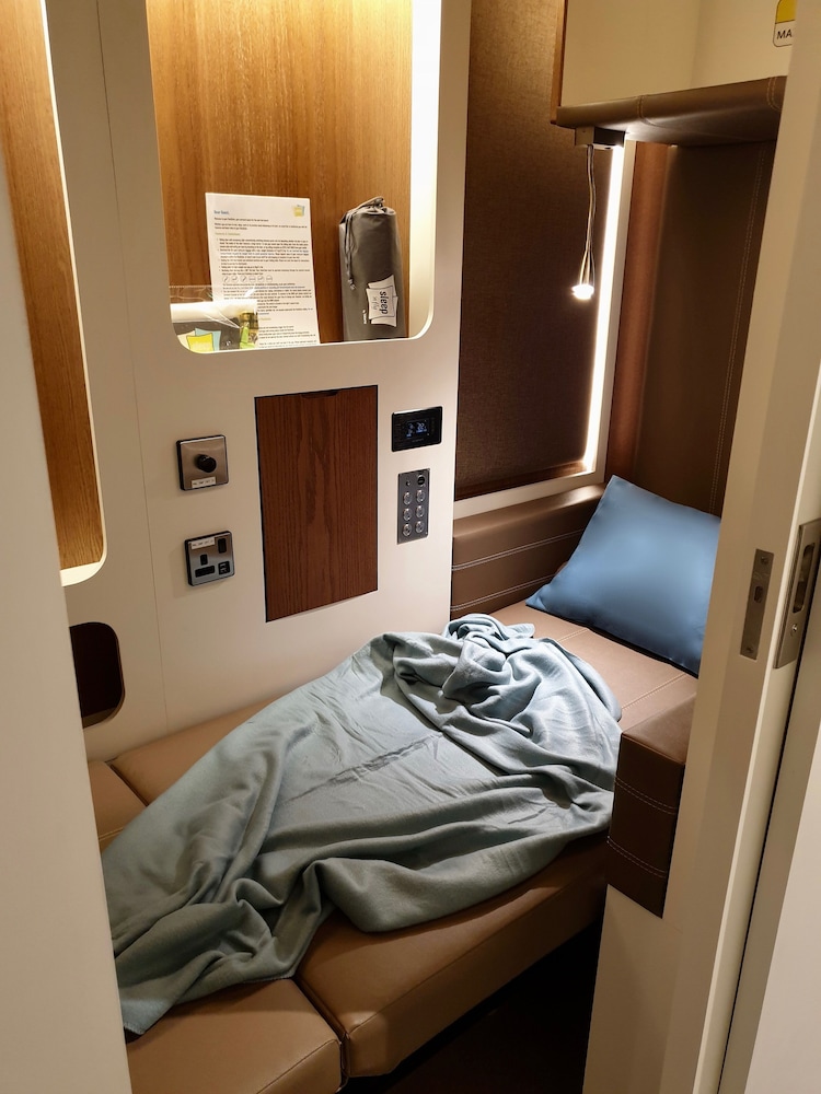 Sleep N Fly Sleep Lounge A Gates Terminal 3 Transit Only 22/50