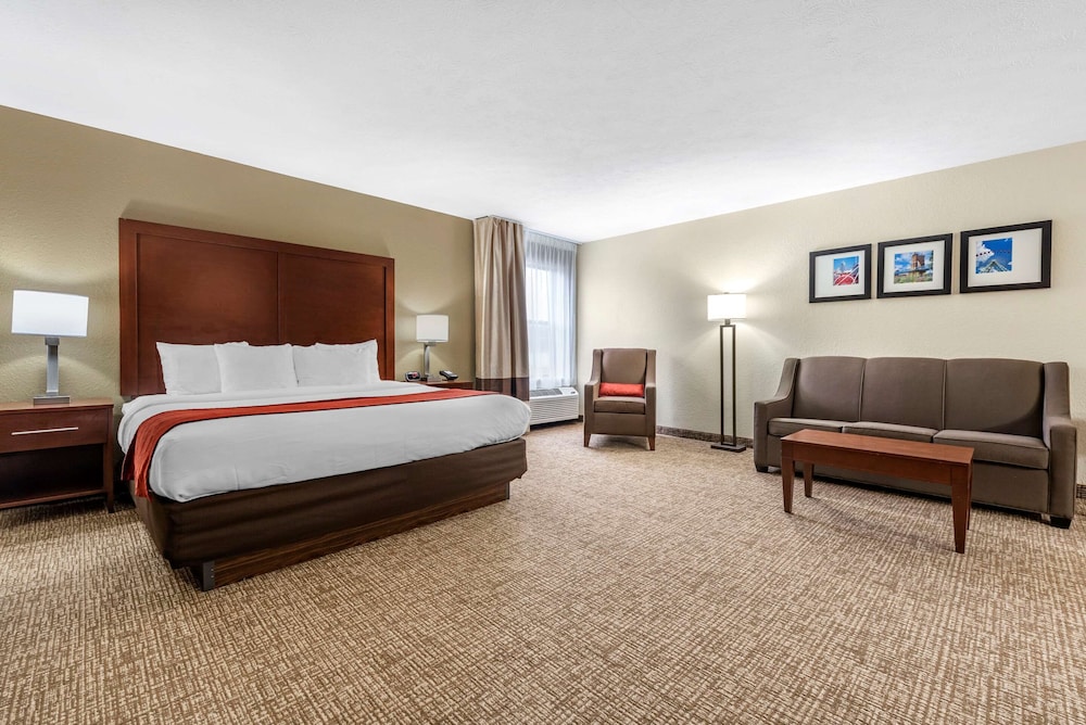 Comfort Inn & Suites Cincinnati Eastgate 17/40