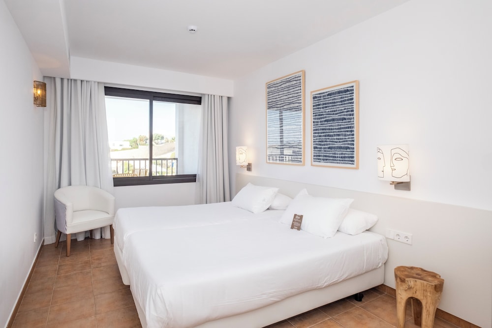 Calallonga Hotel Menorca 3/50