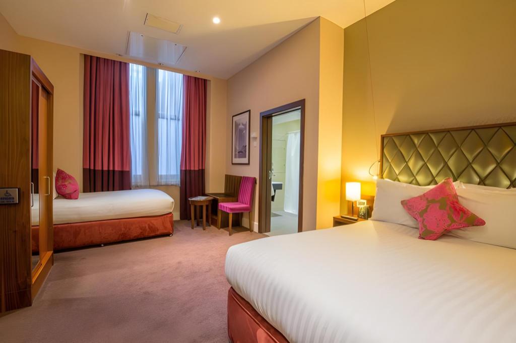 GUEST ROOM, TWIN BEDS, ACCESSIBLE
