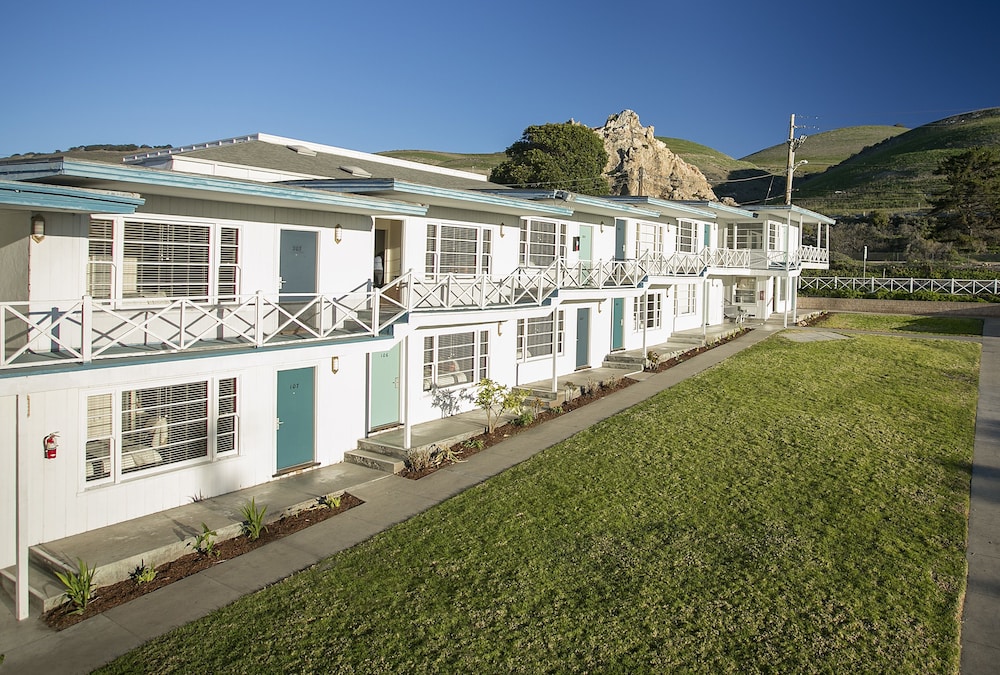 Tides Oceanview Inn & Cottages 7/50