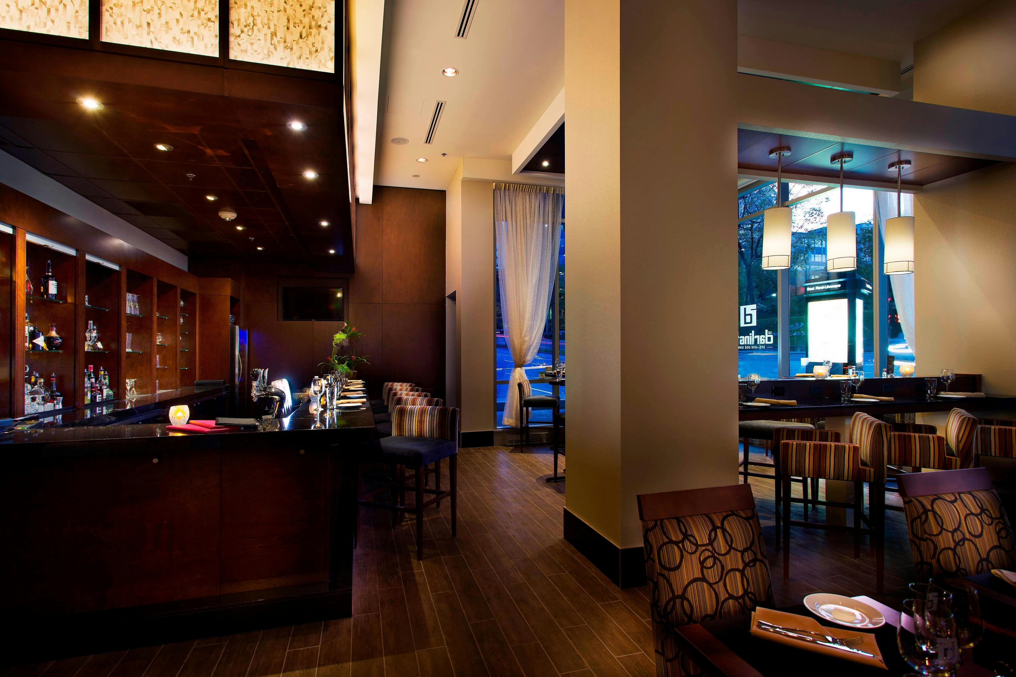 Lobby at COURTYARD MONTREAL DOWNTOWN, MONTREAL