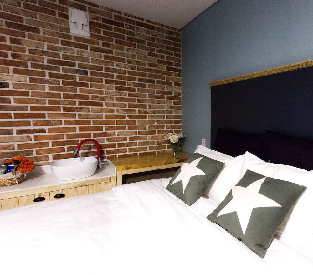 Hotel Merci 23/69