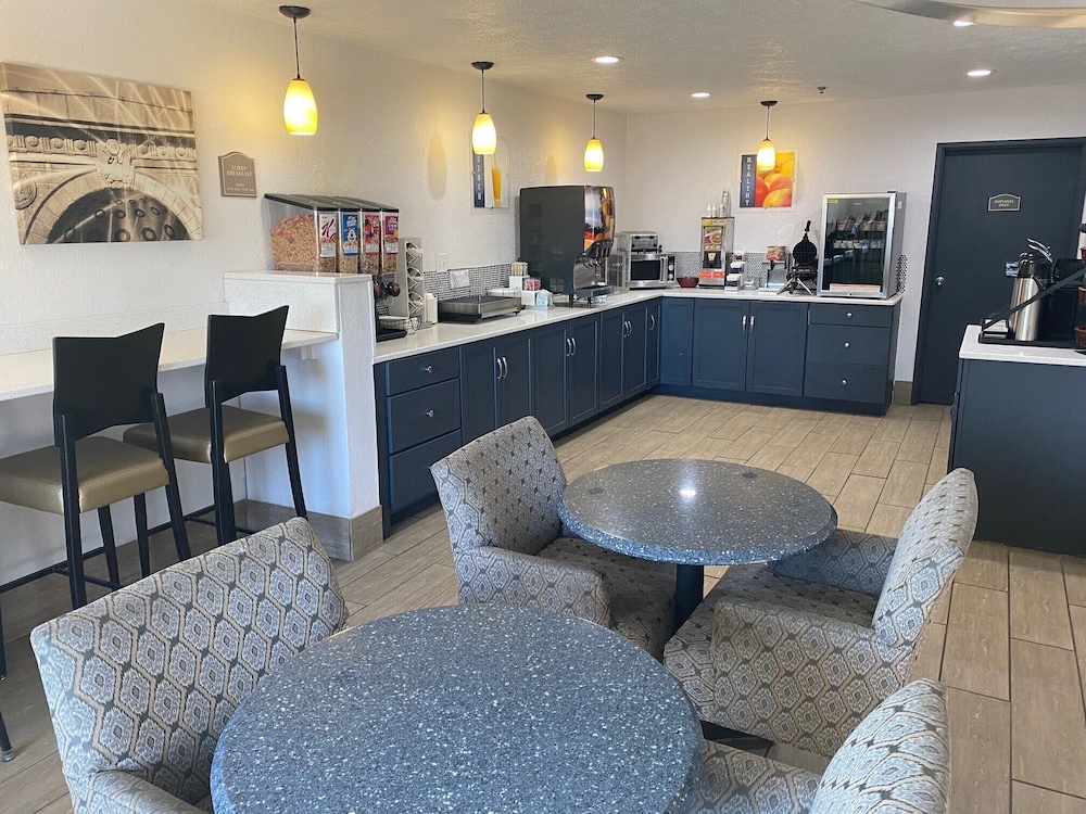 Baymont by Wyndham Danville IL 32/41