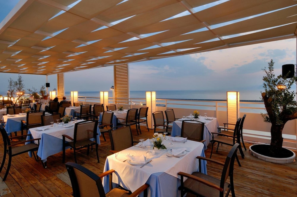 Mercure Patras Astir 38/69