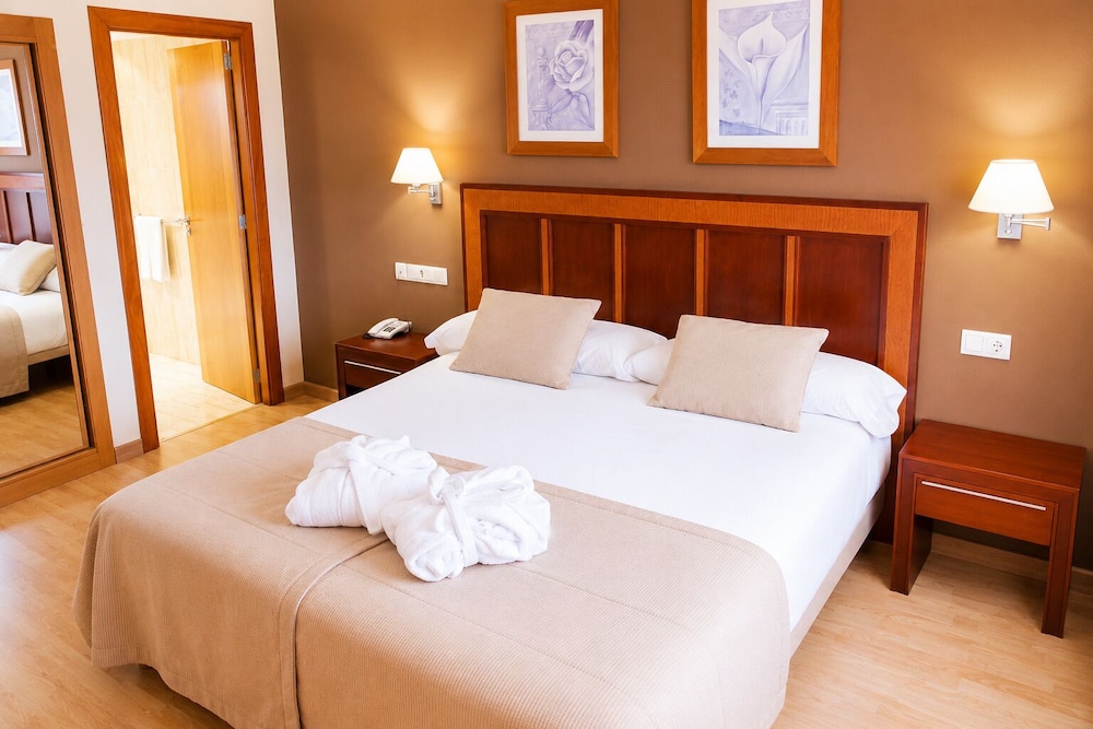 Hotel Santiago Leon 19/50