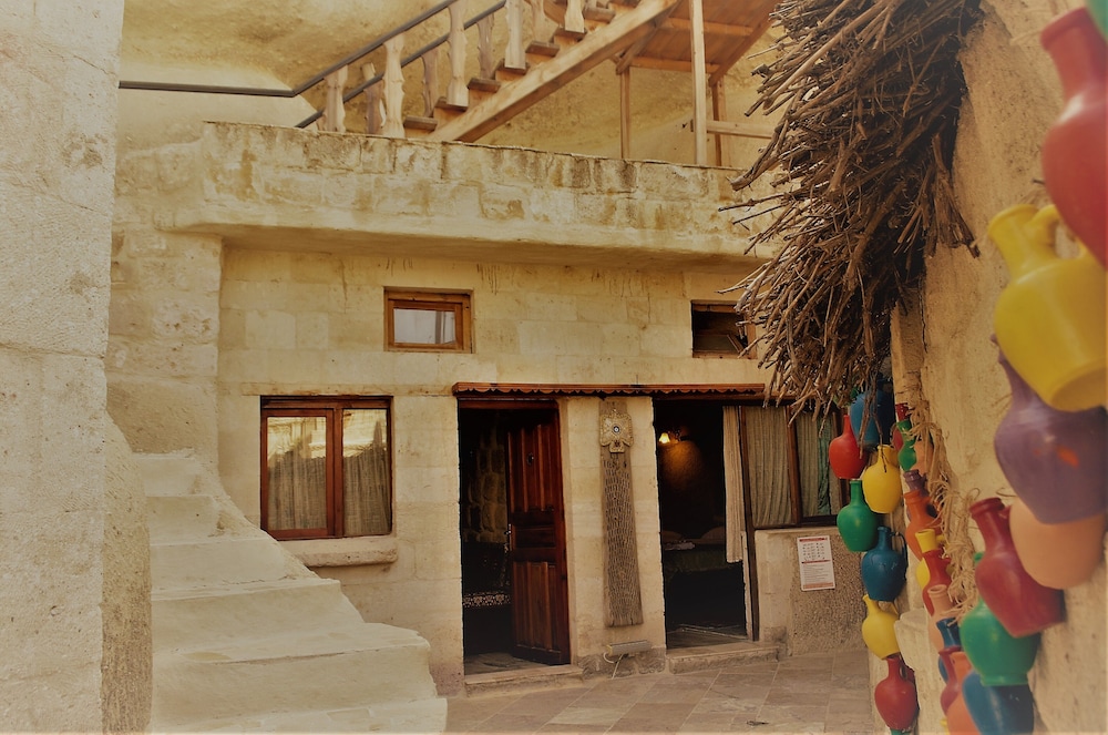 Antique Terrace Suites 35/50