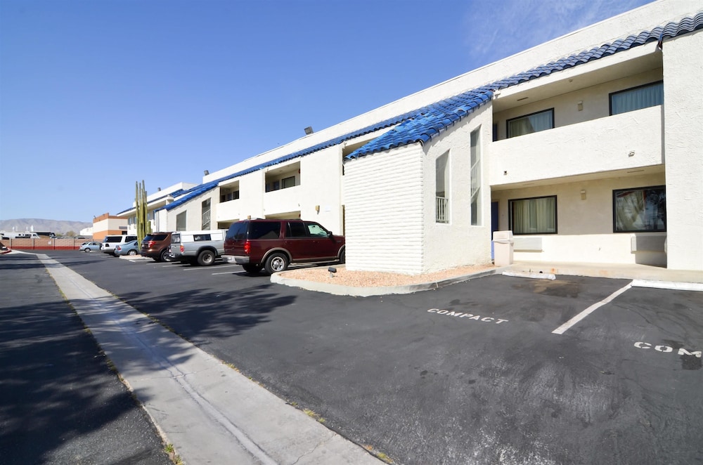 Motel6 North Palm Springs, CA - North 10/45