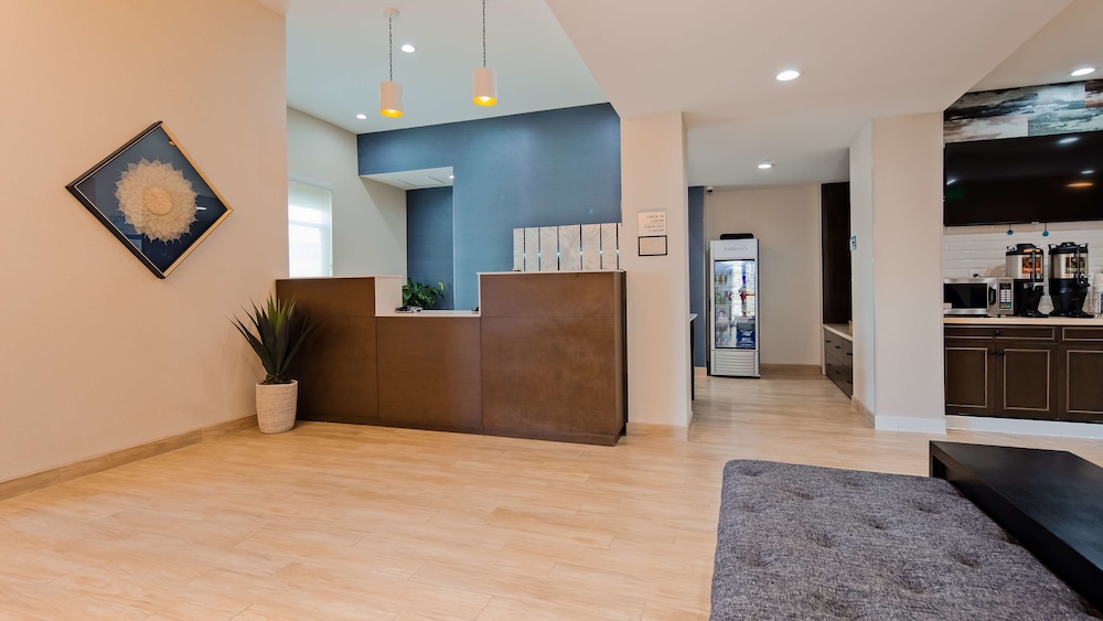 Best Western Plus New Barstow Inn & Suites 9/34