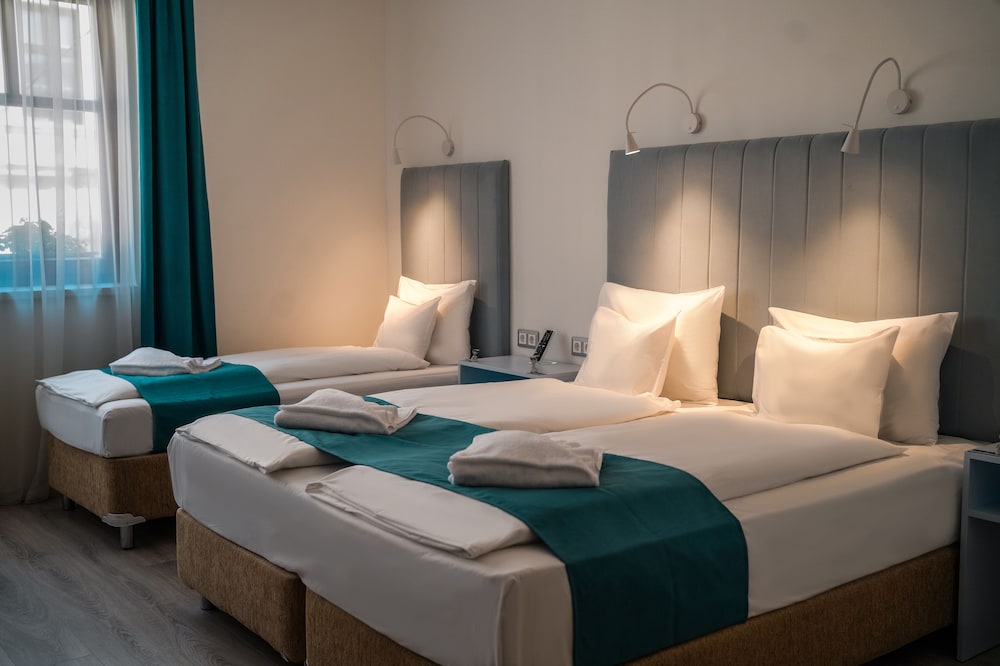 CIVITAS BOUTIQUE HOTEL 61/79