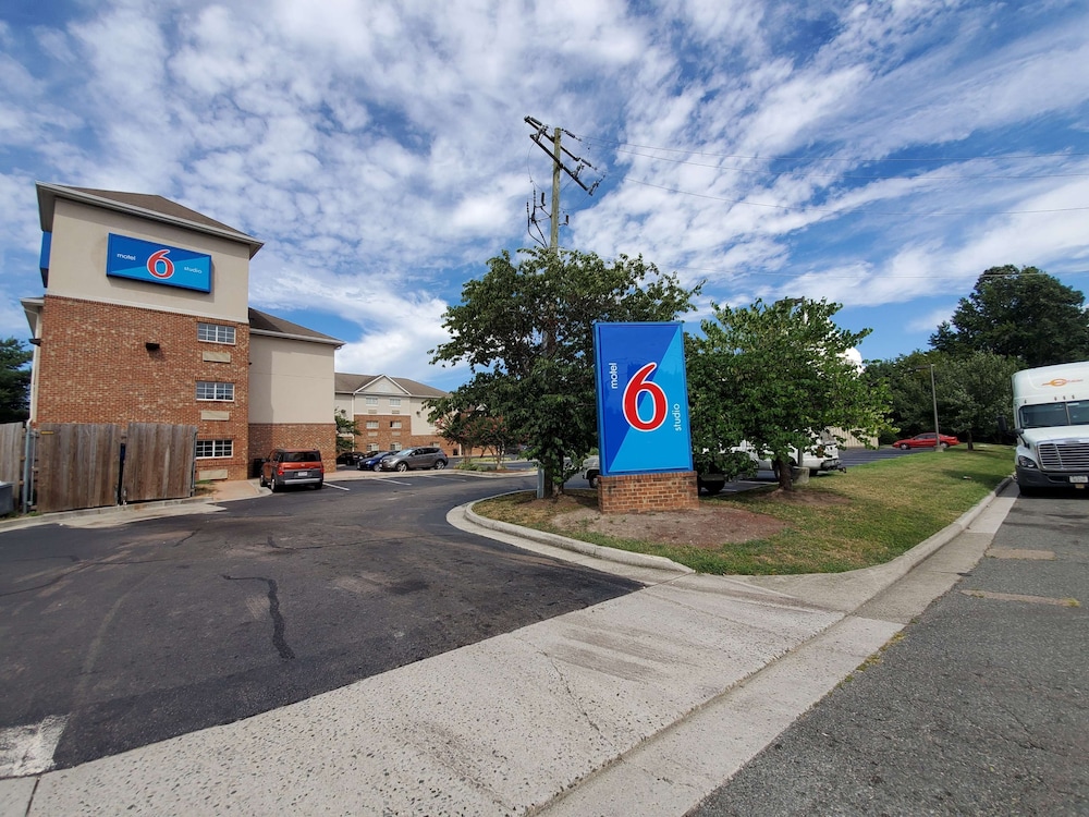Motel6 Richmond, VA - I-64 West 47/58