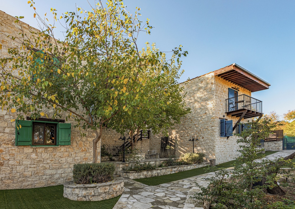 OINOESSA TRADITIONAL BOUTIQUE HOUSES 41/50