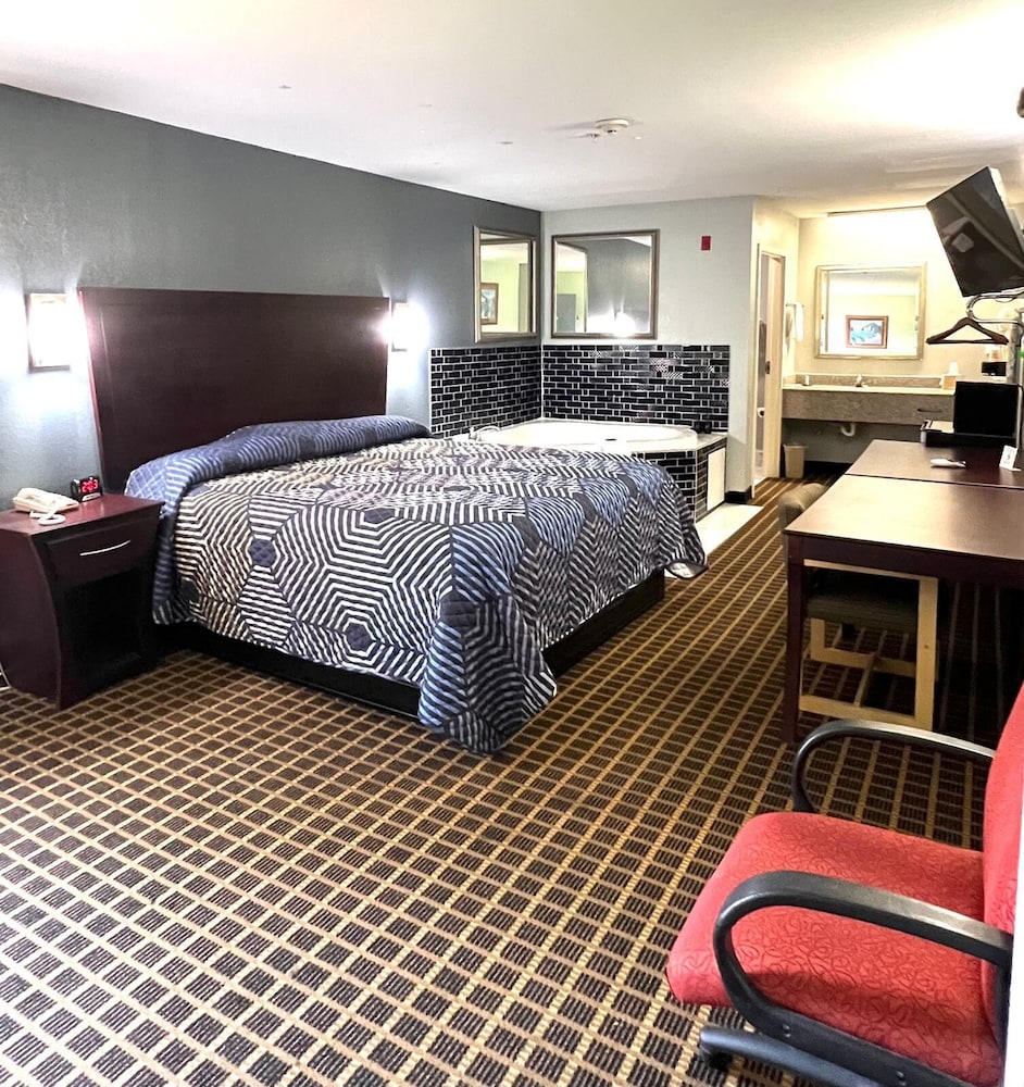 1 Suite King Bed Non-Smoking Jacuzzi Tub