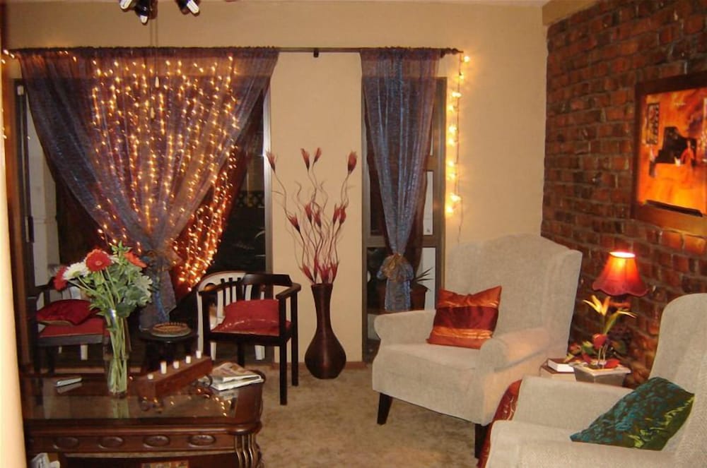 La Boheme Guesthouse 8/13