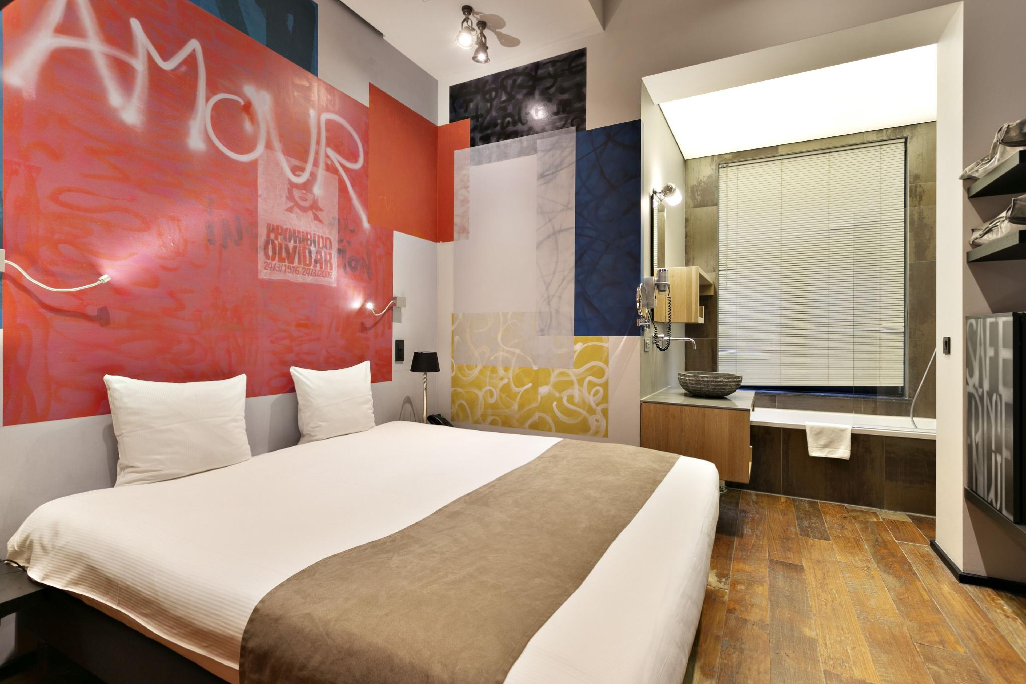 Petite, Double Bed