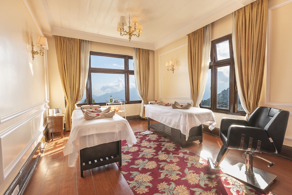 THE ELGIN MOUNT PANDIM, PELLING 12/30