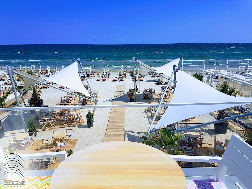 White Tower Mamaia 20/32