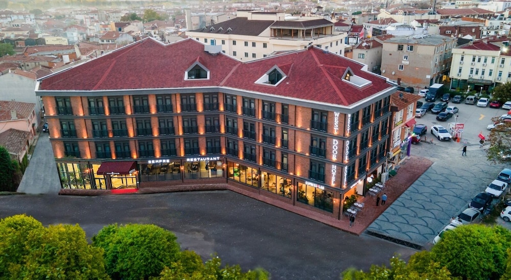 Westdoor Hotel 1/50