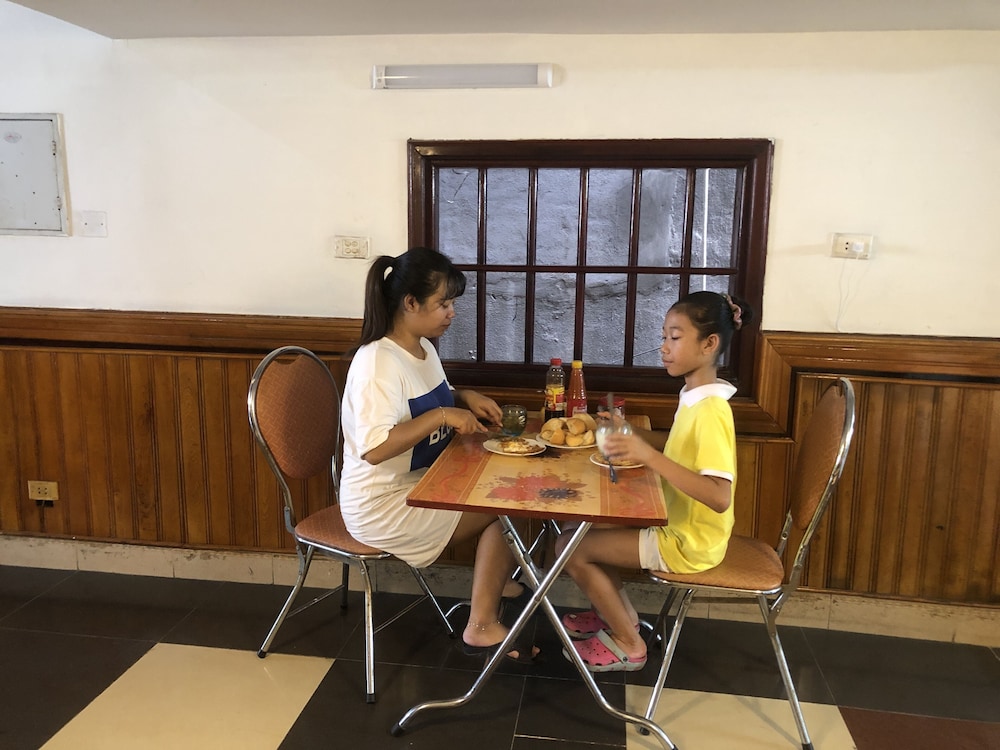 Viet Nhat Halong Hotel 51/61