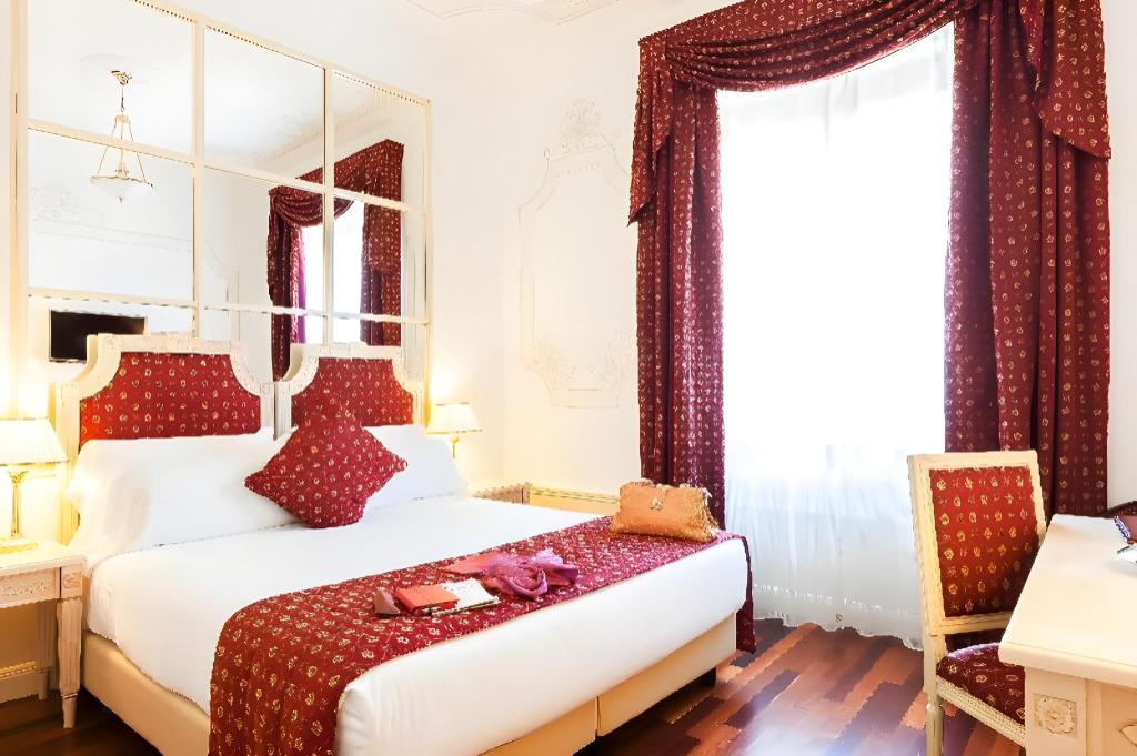 غرفة قياسية بسرير كوين، Radisson Blu Ghr Hotel Rome 4/10