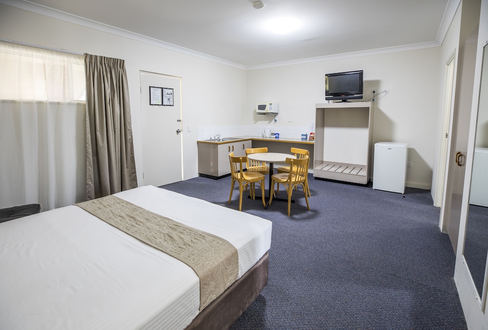 Emerald Maraboon Motor Inn 17/56