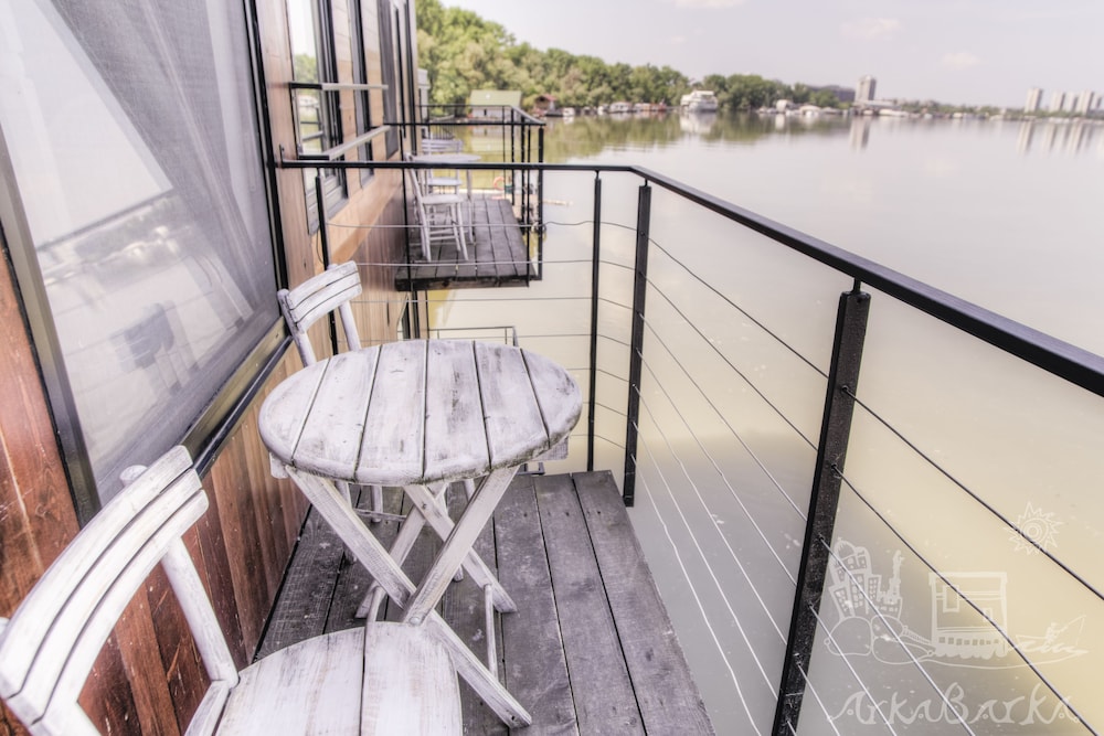 Arkabarka Floating Hostel And Apartments 53/83