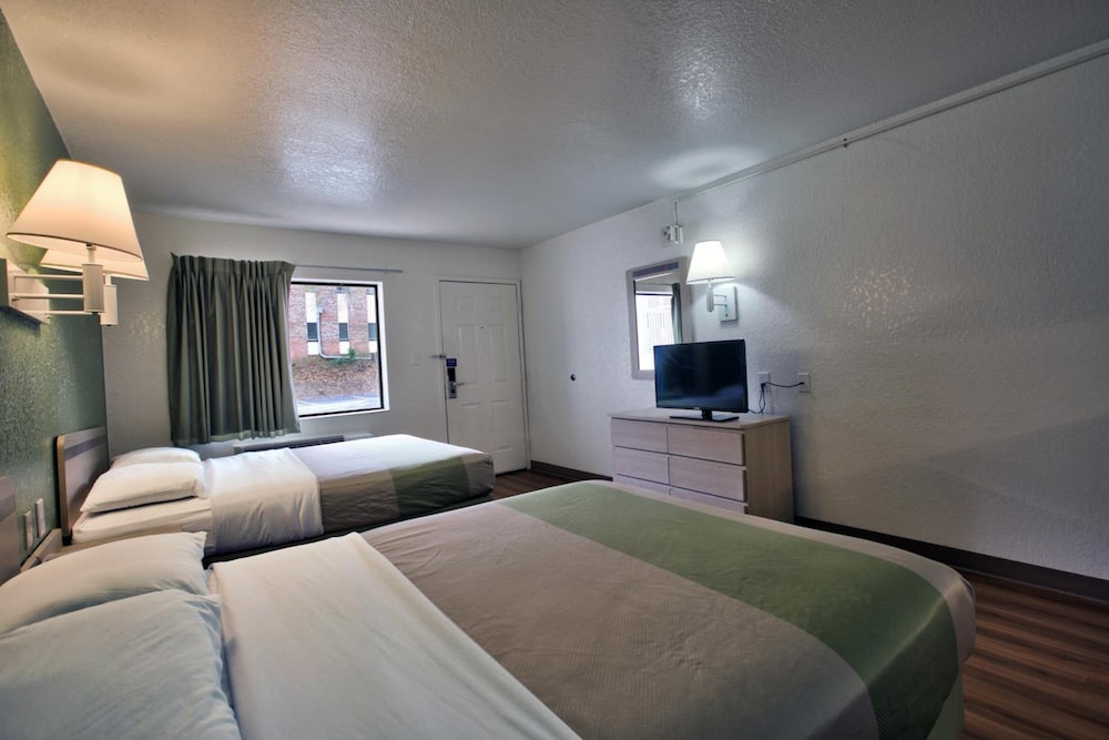 Motel6 Tallahassee, FL - Downtown 27/59