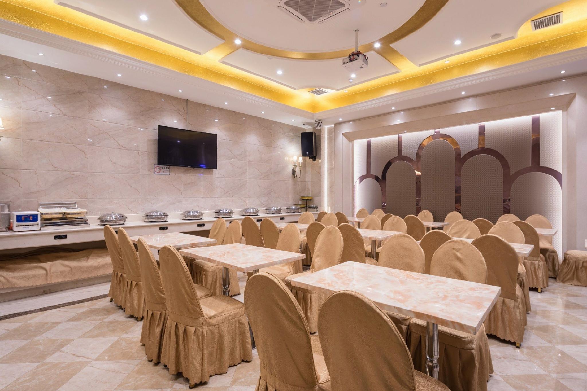 Vienna Hotel (Shenzhen Buji Metro Station) 33/37