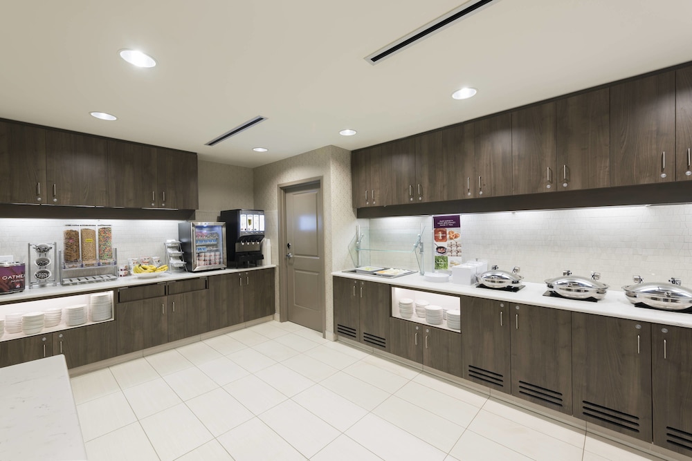 Residence Inn Milwaukee West 30/34