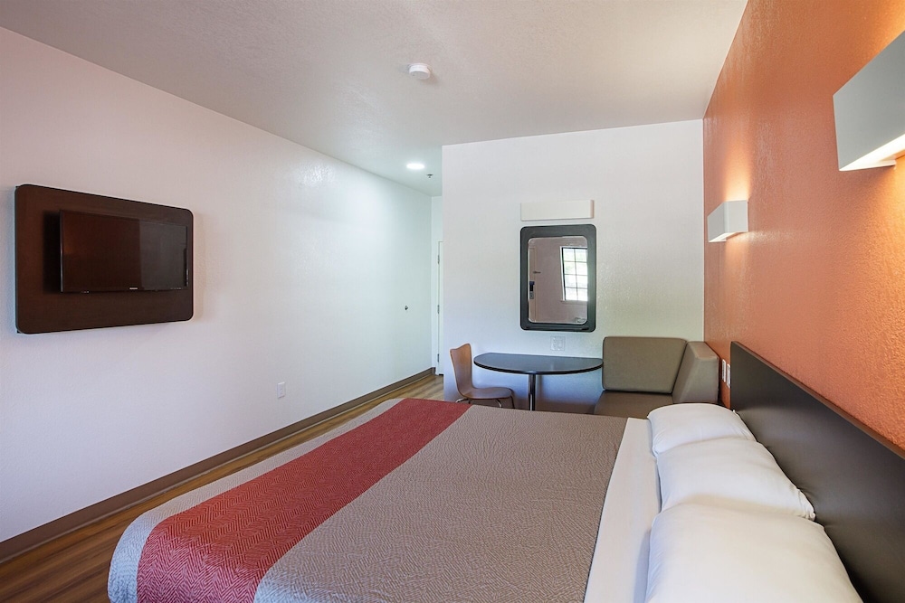 Motel6 Bedford, TX - Fort Worth 20/38