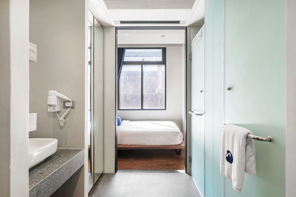 KOKOTEL BANGKOK SURAWONG 54/55