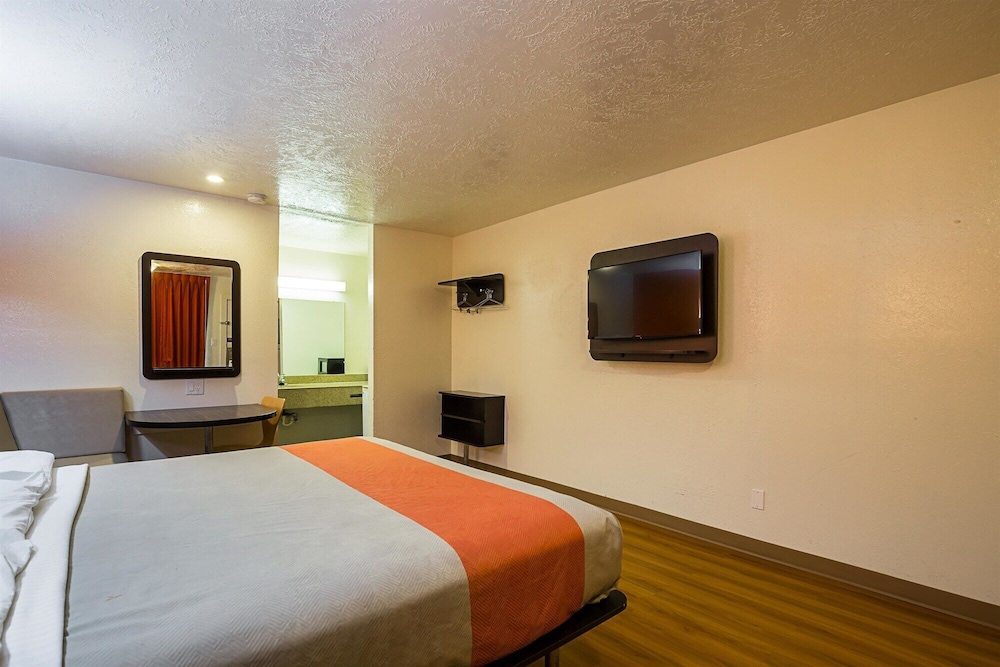 Room at Motel6 Madisonville Tx, MADISONVILLE - TX