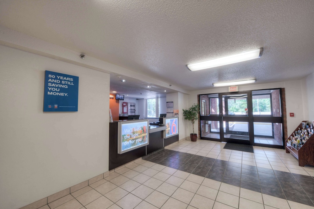 Motel6 Branford, CT - New Haven 46/58