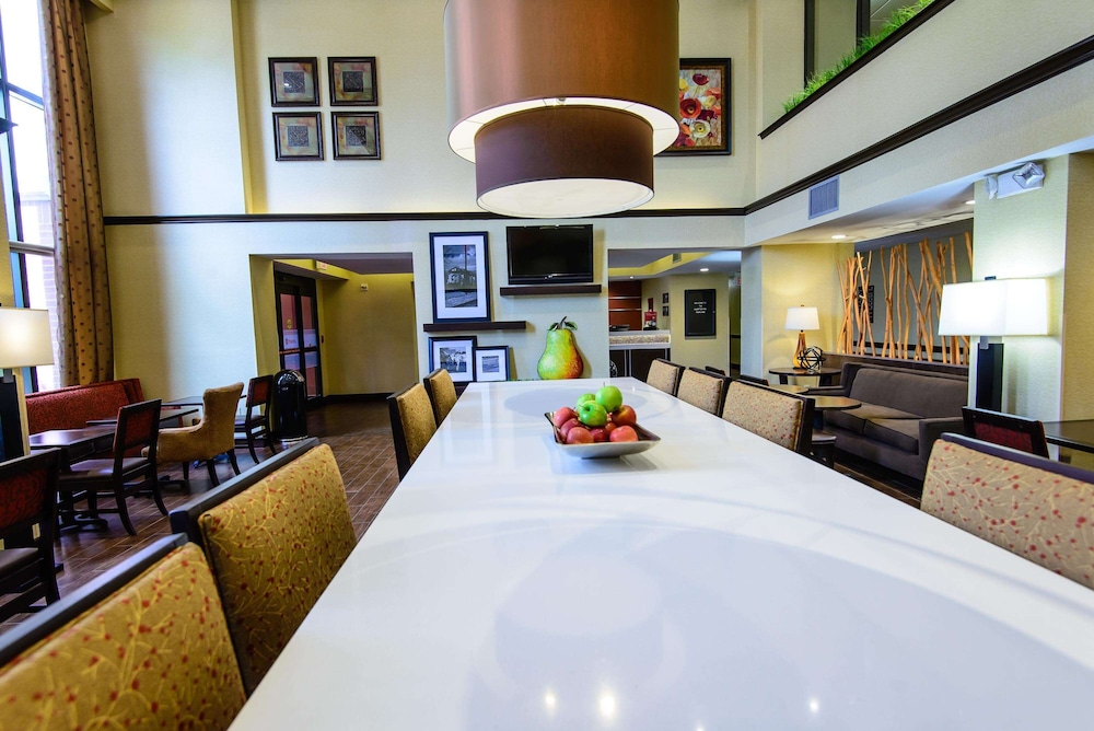 Hampton Inn Houston-Pearland 54/81