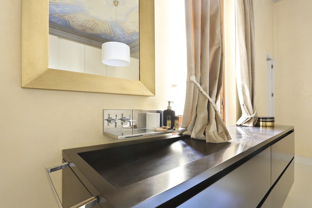 Luxury Apartment in Central Florence 46/50