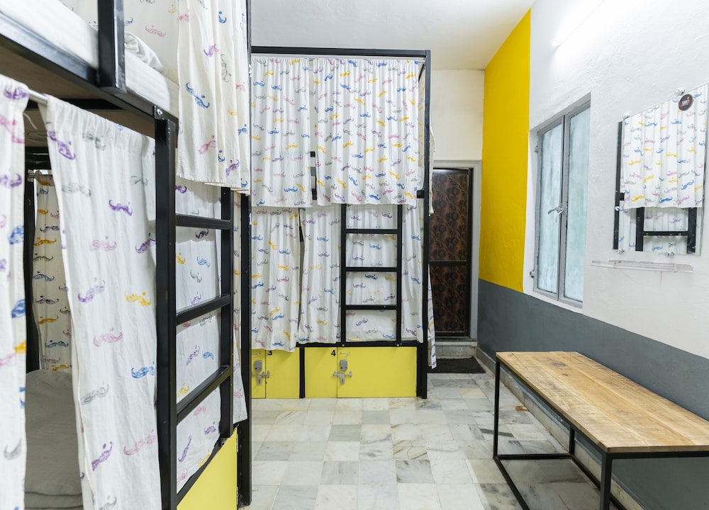 Moustche Udaipur 47/68